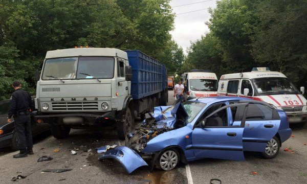 На Днепропетровщине столкнулись два авто 