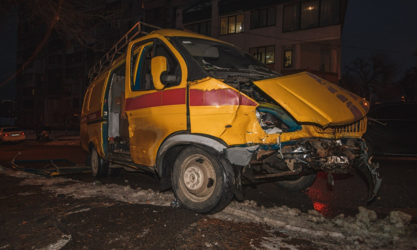 ДТП в Днепре: автомобиль ударил «ГАЗель» газовщиков