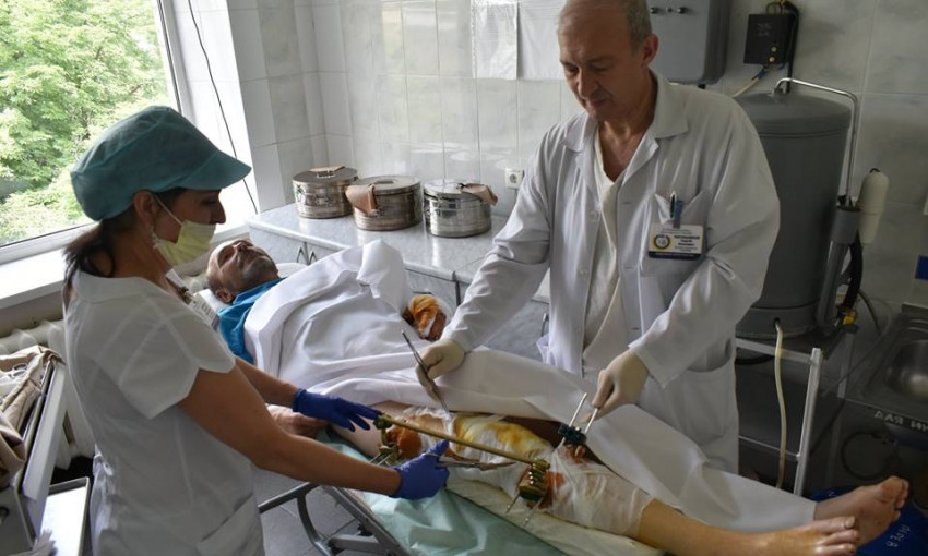 В Днепре врачи Мечникова спасли раненого бойца