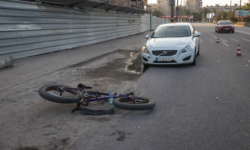 ДТП в Днепре: на Победе Volvo сбил мужчину с велосипедом 