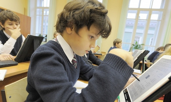 В школы Днепра планируют внедрить электронные сервисы 