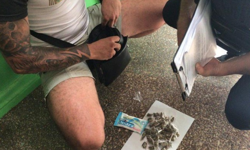 На Днепропетровщине полиция задержала наркодилеров с марихуаной  