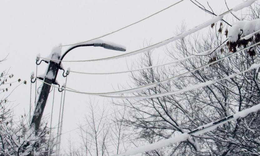 Из-за снегопада на Днепропетровщине повреждаются линии электропередачи