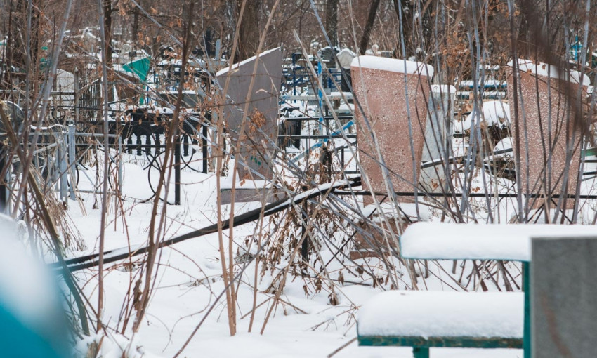 На Днепропетровщине похитители металлолома воруют оградки на кладбищах