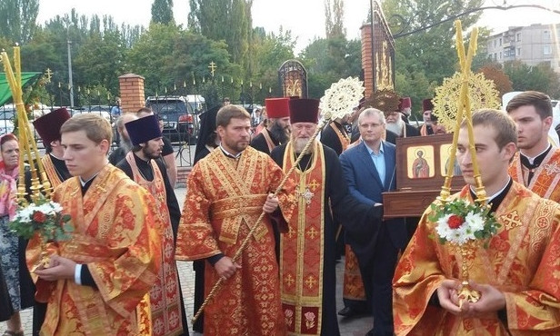 На Днепропетровщину привезли уникальную святыню 