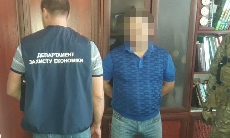 На Днепропетровщине начальник экологической инспекции попался на взятке 