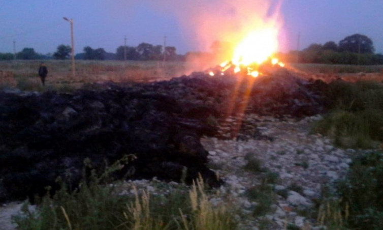 Пожар на Днепропетровщине: загорелось более 100 тонн соломы 