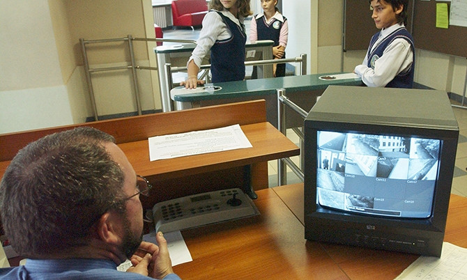 На Днепропетровщине в школах ходят установить камеры