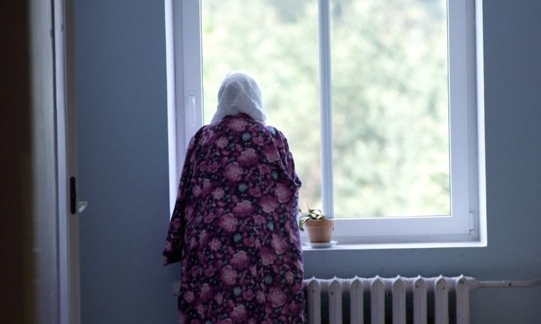 На Днепропетровщине пенсионерка пыталась выброситься из окна 