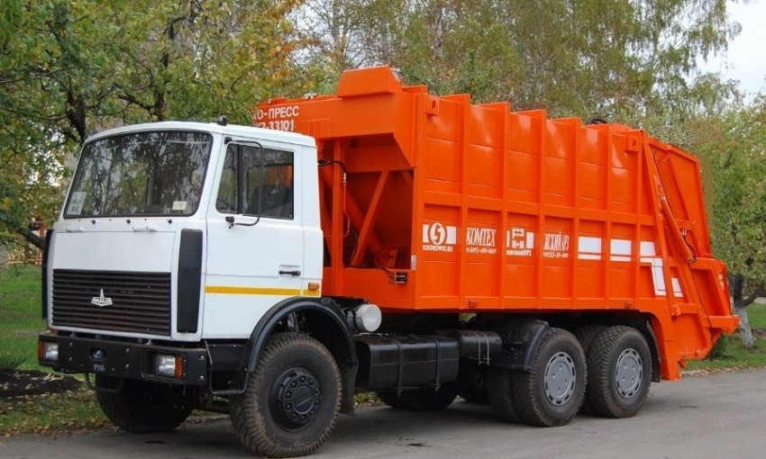 На Днепропетровщине чиновники транжирят деньги на мусоровозы