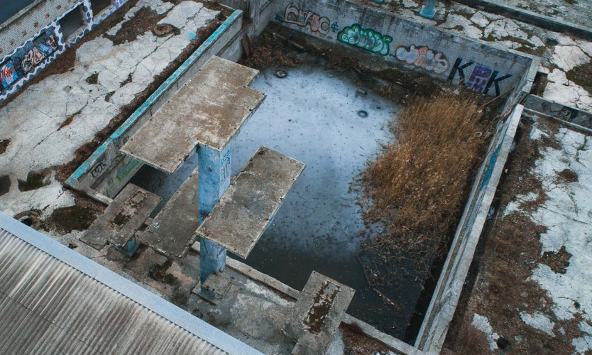 Заброшенный Днепр: как выглядит бассейн на Набережной Победы