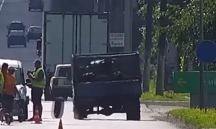 ДТП под Днепром: у грузовика отвалились колеса 