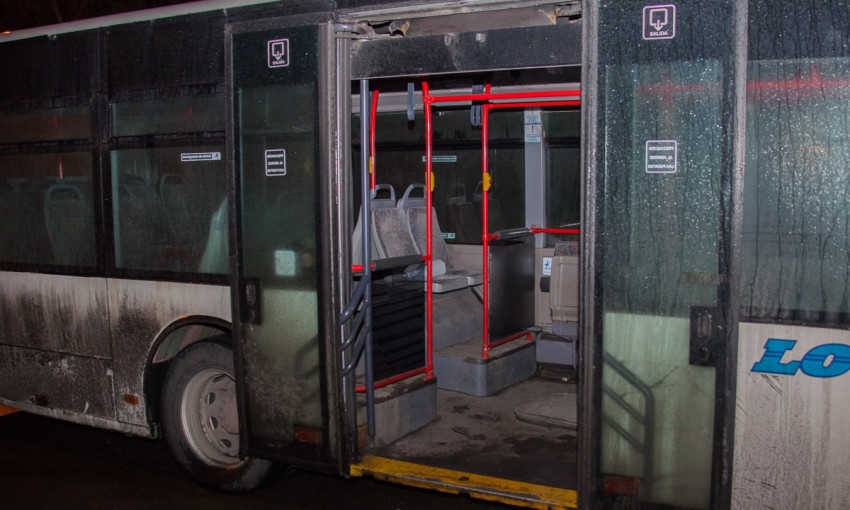 ЧП в Днепре: автобус задымился на ходу 