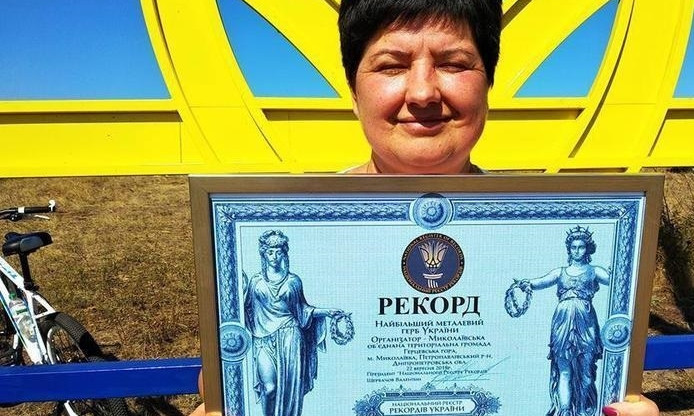 На Днепропетровщине установили самый большой железный Герб Украины