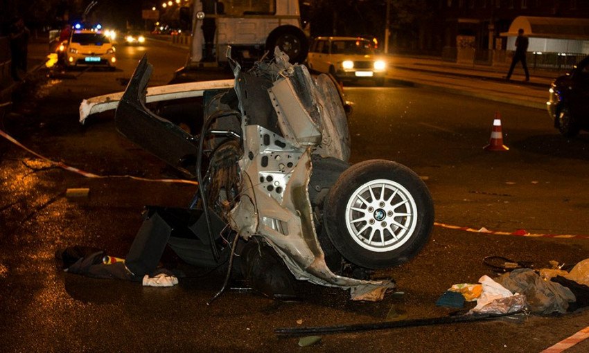 ДТП в Днепре: автомобиль разлетелся на части 