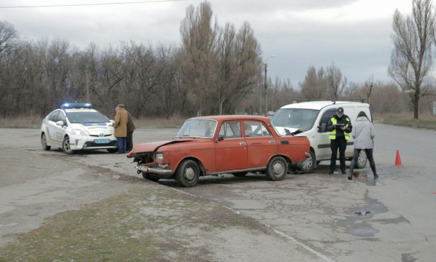 ДТП в Днепре: на проспекте Богдана Хмельницкого столкнулись два авто
