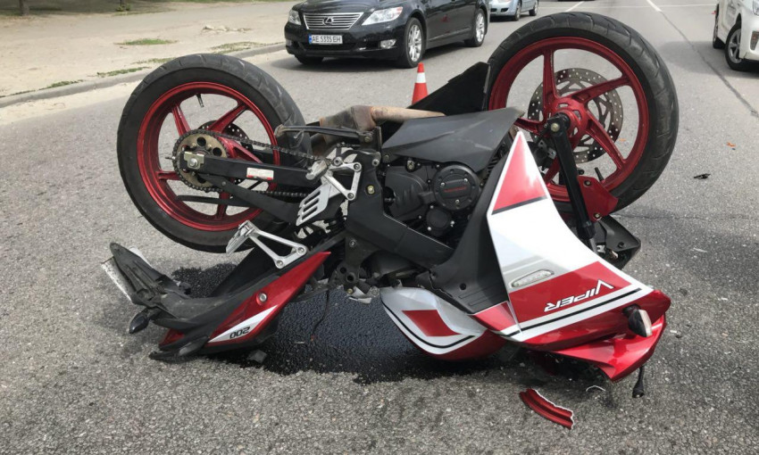 ДТП в Днепре: авто столкнулось с мотоциклом