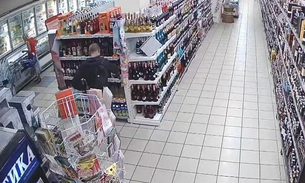 Житель Днепропетровщины воровал в магазине элитный алкоголь 