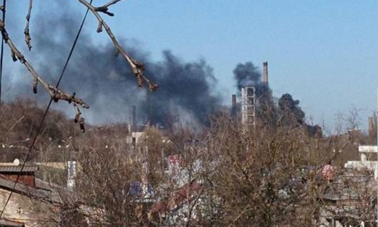 Пожар в Днепре: на заводе EVRAZ горели шпалы 