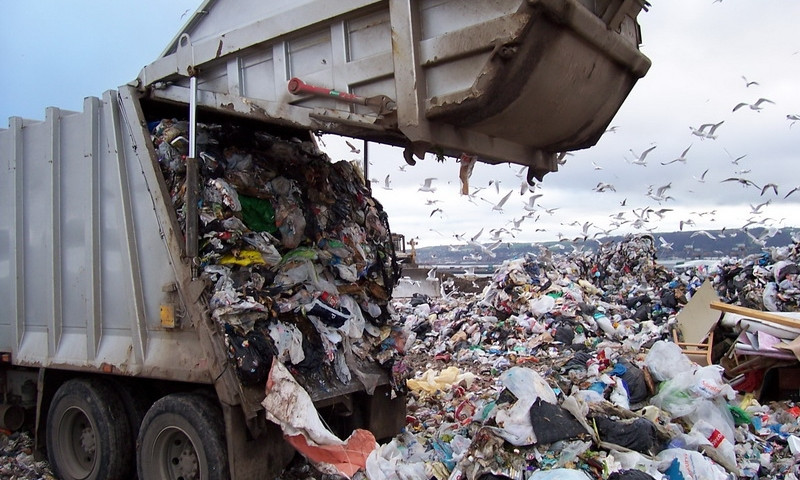 В Днепр привезли тысячу тонн мусора из Львова 