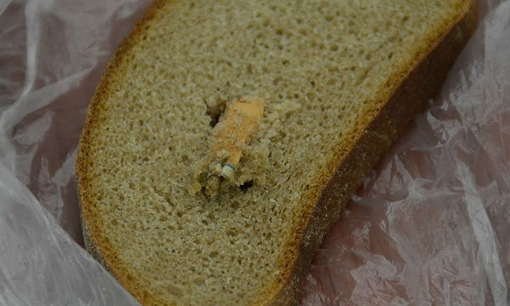 Житель Днепра нашел сигарету в буханке хлеба 