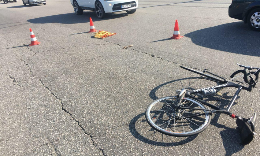 ДТП в Днепре: автомобиль сбил велосипедиста 