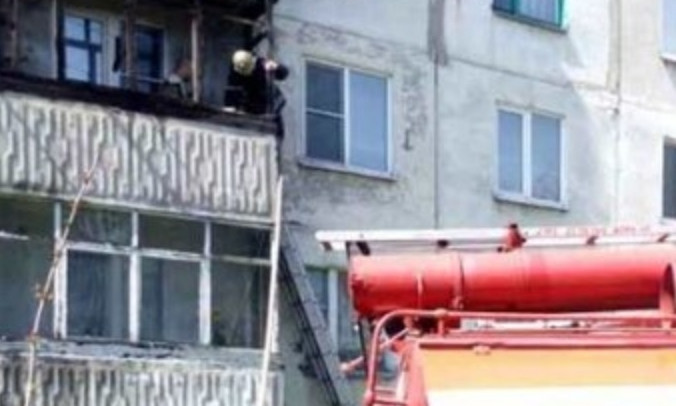 Пожар под Днепром: сотрудники ГСЧС тушили квартиру 
