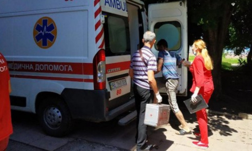 Пожар на Днепропетровщине: сотрудники ГСЧС тушили общежитие