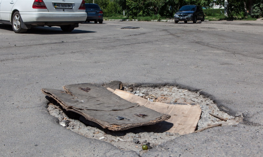 Жители Днепра недовольны дорогами на улице Гидропарковой