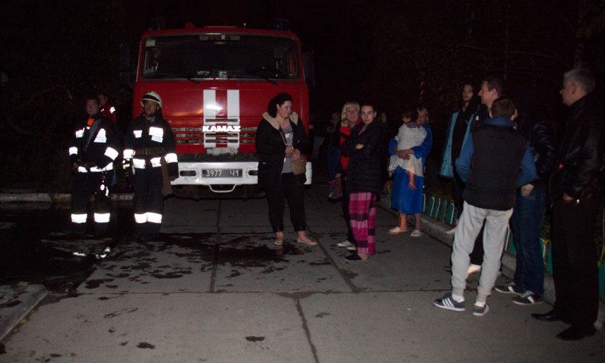 Пожар в Днепре: горел многоэтажный дом на улице Янтарной 