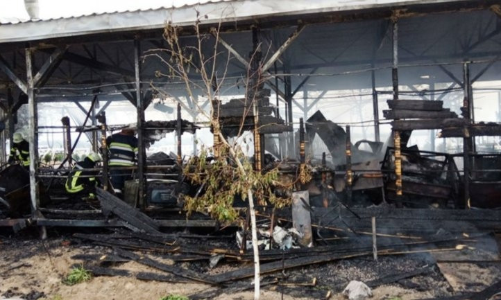 Пожар на Днепропетровщине: сотрудники ГСЧС тушили кафе