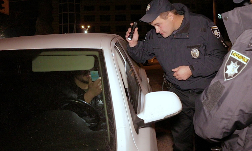 В Днепре сотрудники полиции устроили погоню за автомобилем Skoda