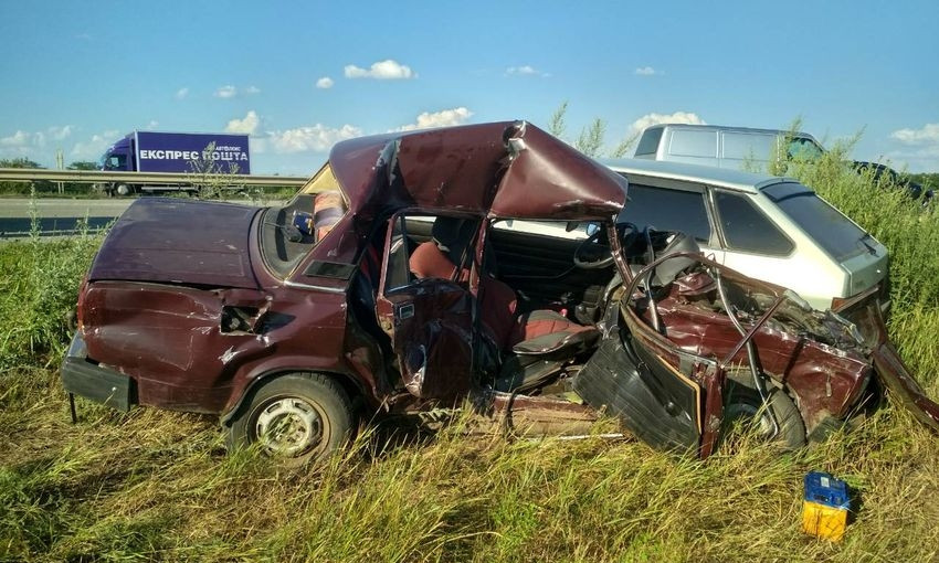 ДТП на Днепропетровщине: водителя вырезали из автомобиля 
