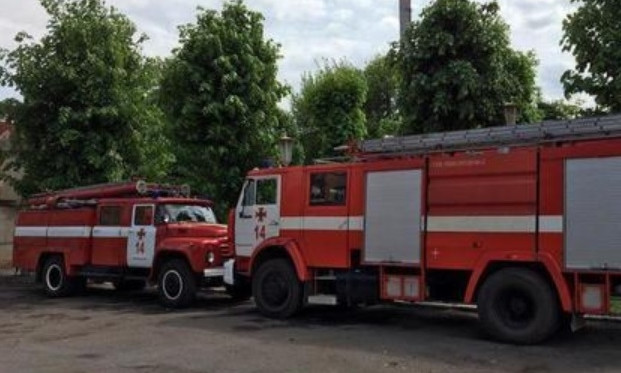 Пожар на Днепропетровщине: сотрудники ГСЧС тушили летнюю кухню 