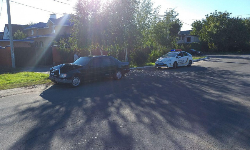 ДТП в Днепре: на дороге столкнулись Volkswagen и Mercedes