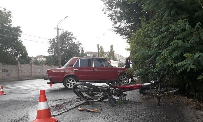ДТП на Днепропетровщине: автомобиль сбил велосипедиста 