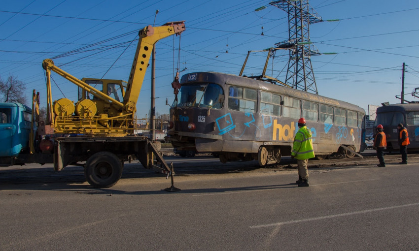 ДТП в Днепре: электротранспорт сошел с рельсов 