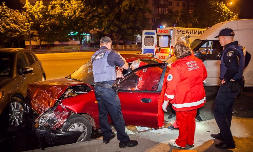 ДТП в Днепре: такси Uber с пассажирами врезалось в несколько автомобилей
