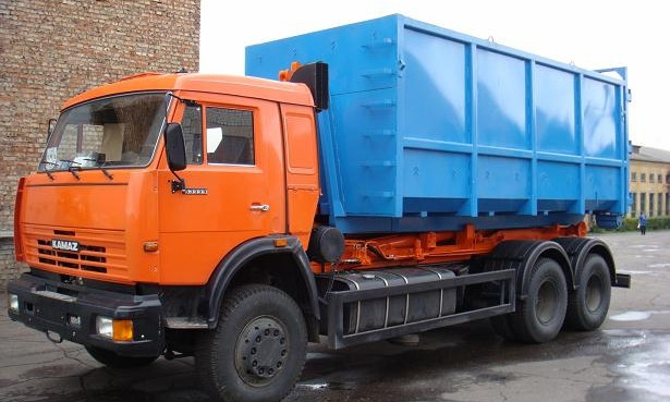 Мусорный скандал: в Днепре остановили 11 мусоровозов из Львова 
