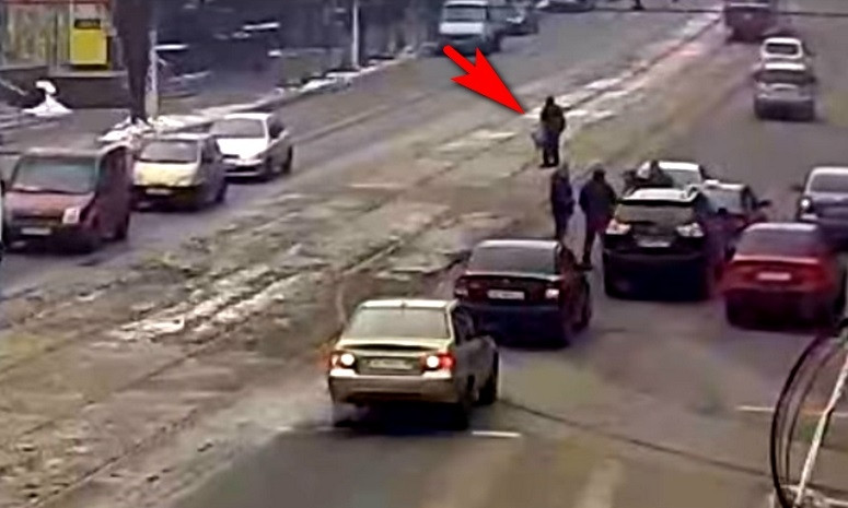 ДТП на Днепропетровщине: пешеход спровоцировал тройную аварию 