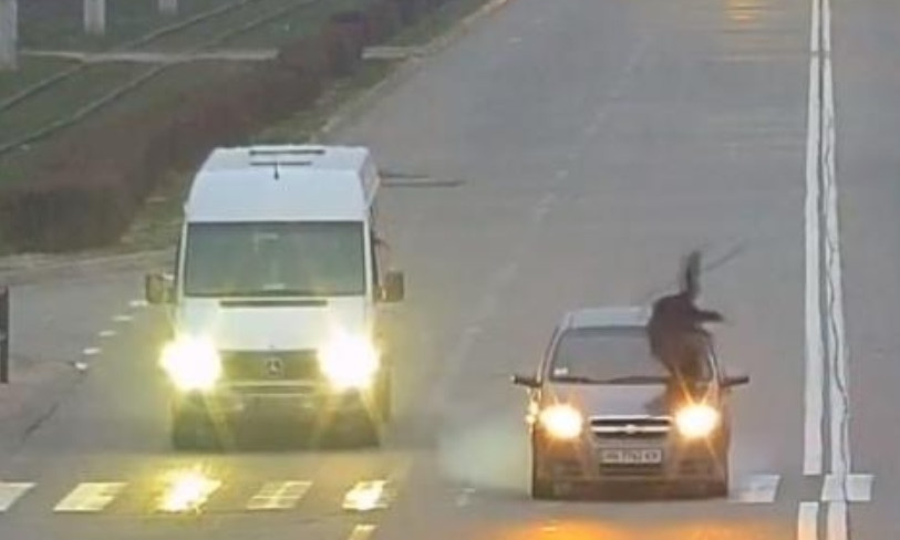 ДТП под Днепром: автомобиль сбил женщину на "зебре"