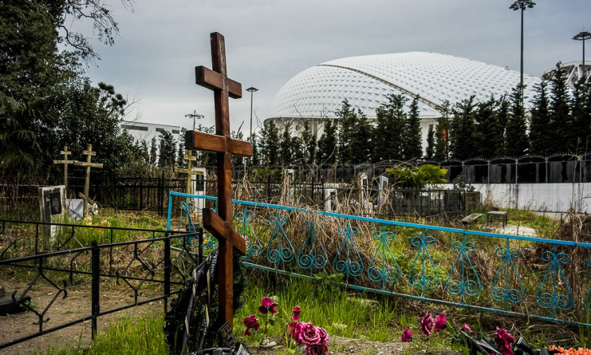 Жителей Днепропетровщины просят подежурить на кладбищах 