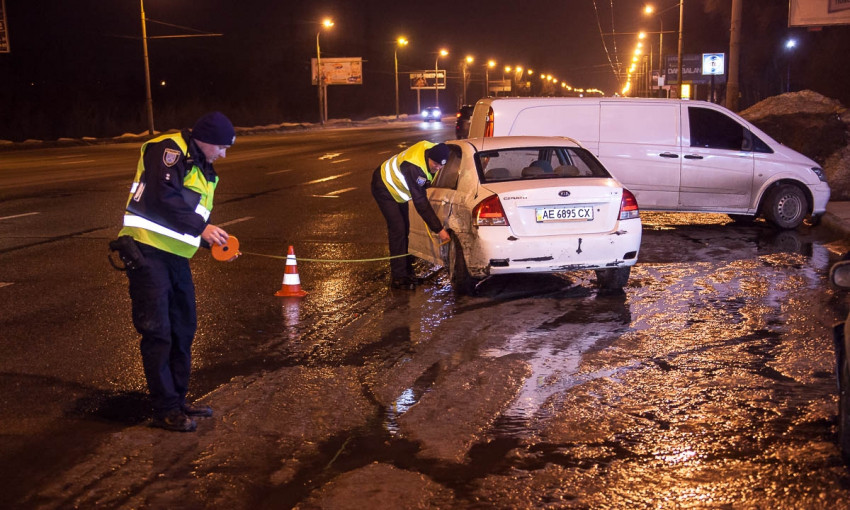 ДТП в Днепре: пьяный водитель врезался в припаркованные авто 