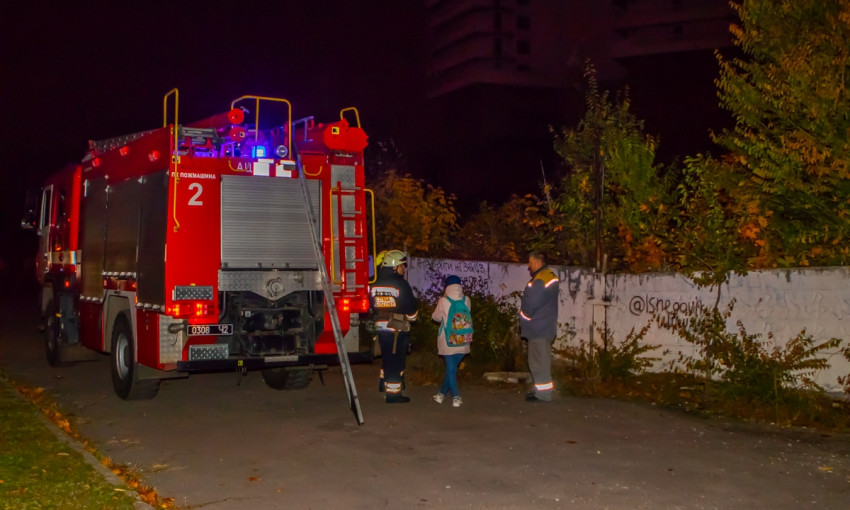 Пожар в Днепре: возле гостиницы «Парус» горел коллектор