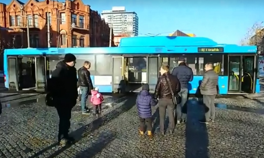 В Днепре появился 15-метровый автобус