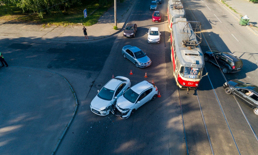 ДТП в Днепре: на Грушевского столкнулись два авто