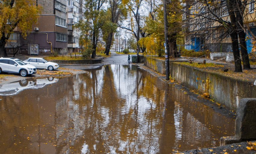 Мокрый Днепр: проспект Героев затопило после дождя 