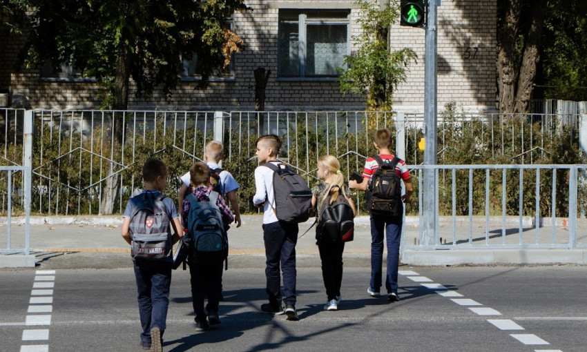 Безопасный Днепр: на улице Молодогвардейской установили новые светофоры