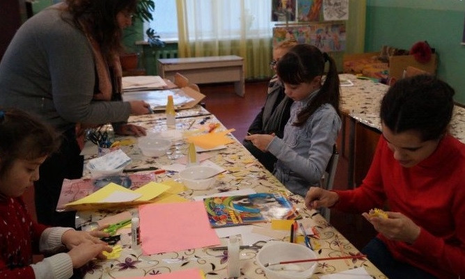 Дети Днепропетровщины изготовили рождественский вертеп