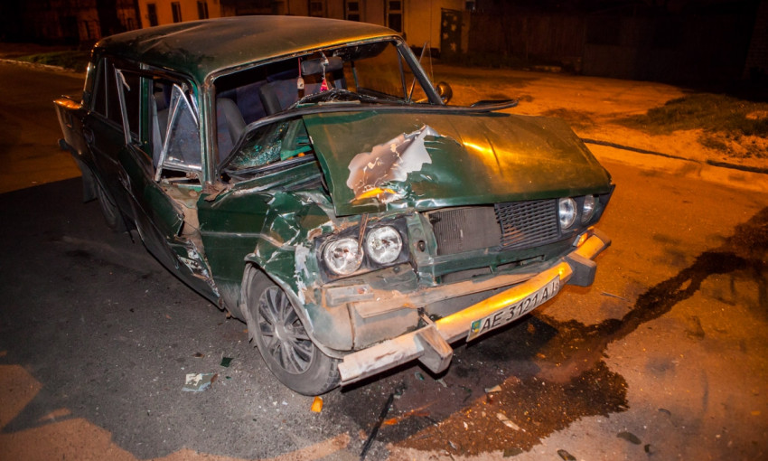 ДТП в Днепре: пьяный водитель на ВАЗ попал в аварию